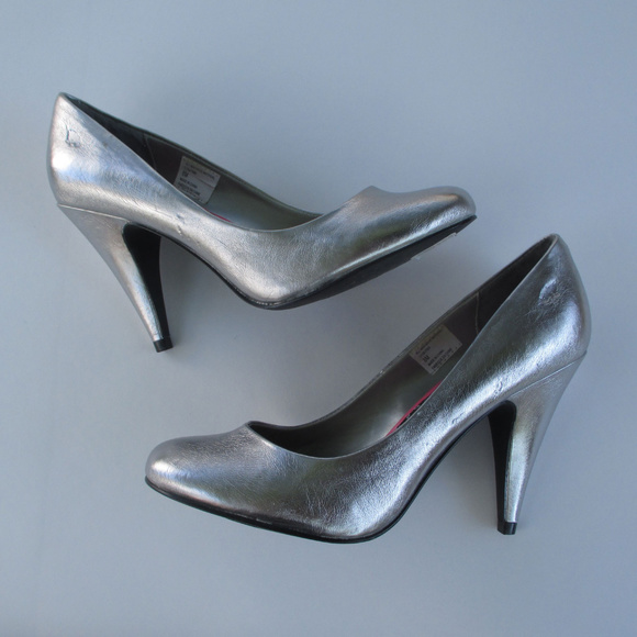 rocket dog silver pumps
